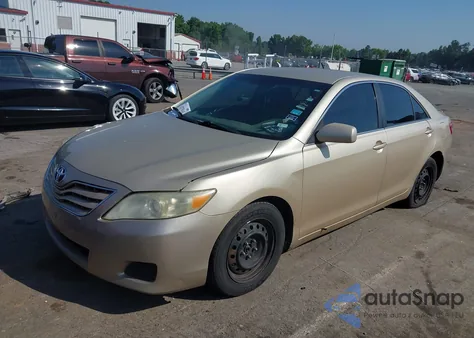 2010 Toyota Camry Le z USA, uszkodzony, nr VIN 4T4BF3EK9AR021606